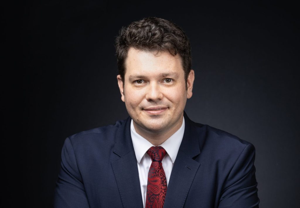 Imaginea actuală nu are un text alternativ. Numele fișierului este: Cosmin-Ghita-CEO-Nuclearelectrica_fara-scaled-e1744895544750.jpg