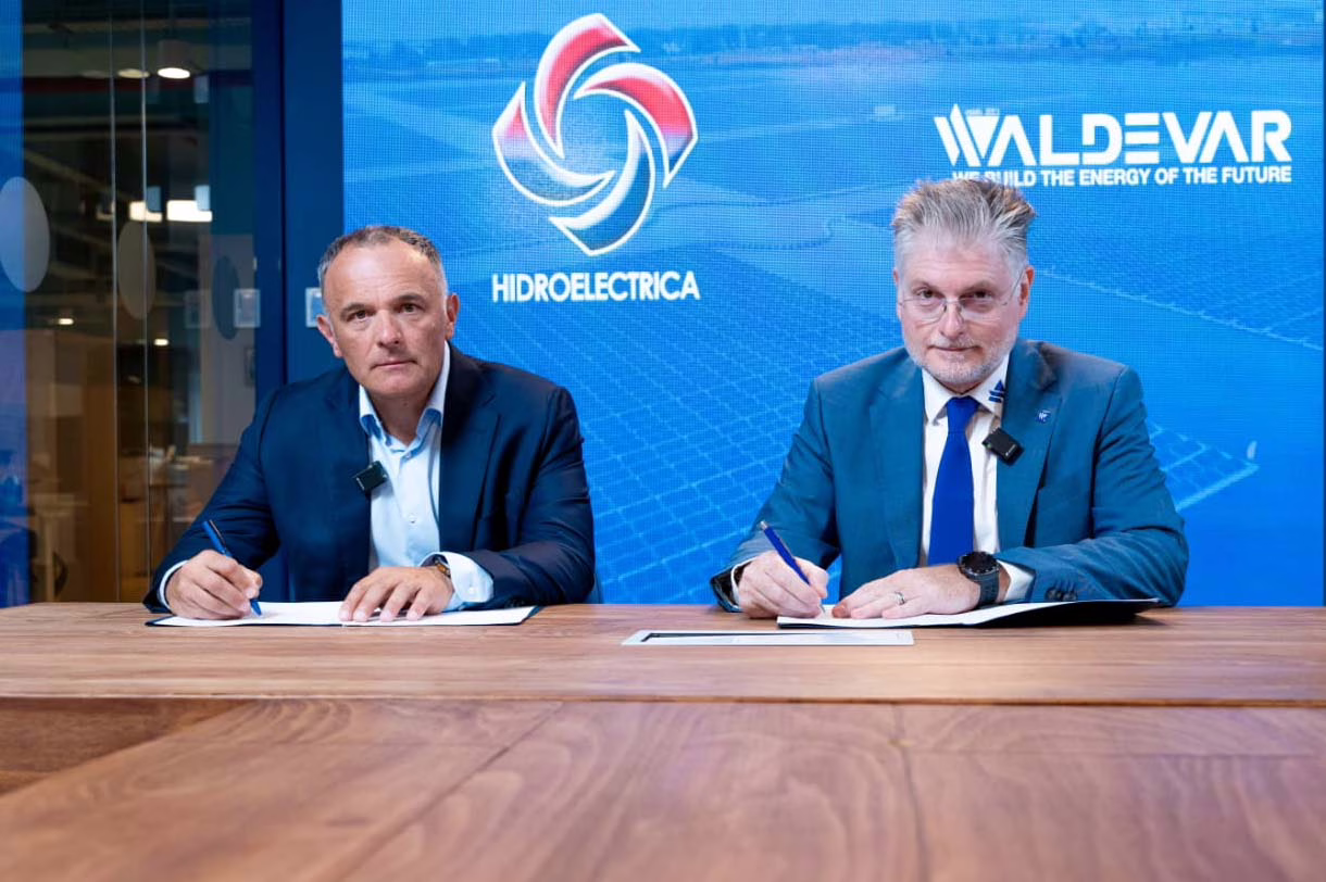 fotovoltaic plutitor