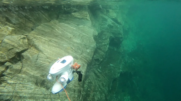Dronă subacvatică. Sursă foto: https://www.blueyerobotics.com/