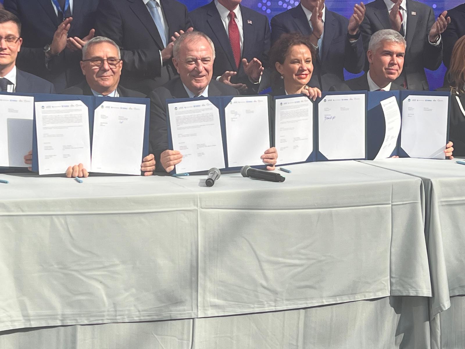 Operatorii sistemelor de transport gaze din Grecia, Bulgaria, România, Republica Moldova și Ucraina semnează o scrisoare comună prin care solicită aprobarea autorităților de reglementare pentru produsele de capacitate Ruta 2 și Ruta 3  - poza 2