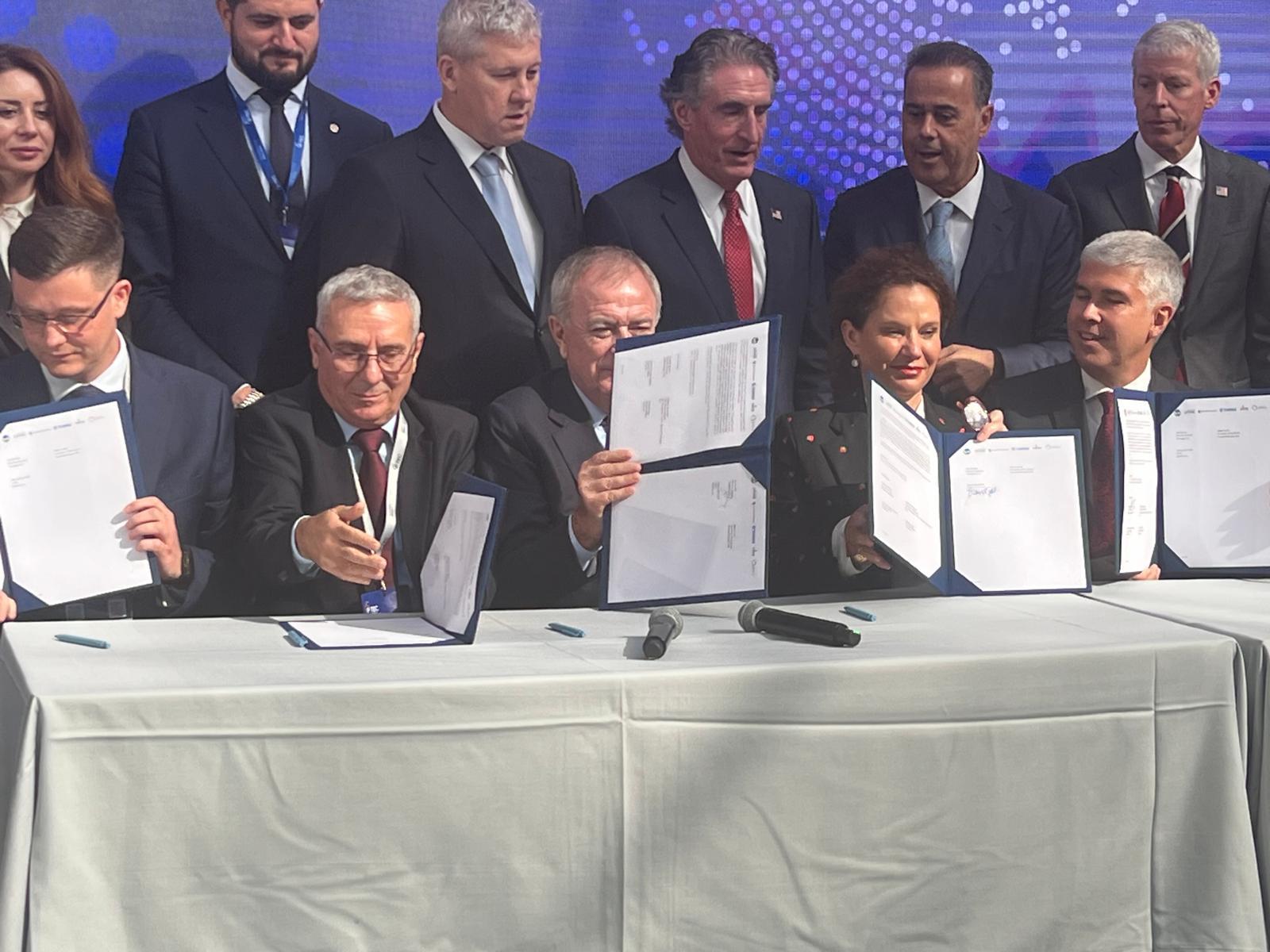 Operatorii sistemelor de transport gaze din Grecia, Bulgaria, România, Republica Moldova și Ucraina semnează o scrisoare comună prin care solicită aprobarea autorităților de reglementare pentru produsele de capacitate Ruta 2 și Ruta 3  - poza 3